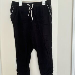 Women’s Black Cropped Jogger Pants